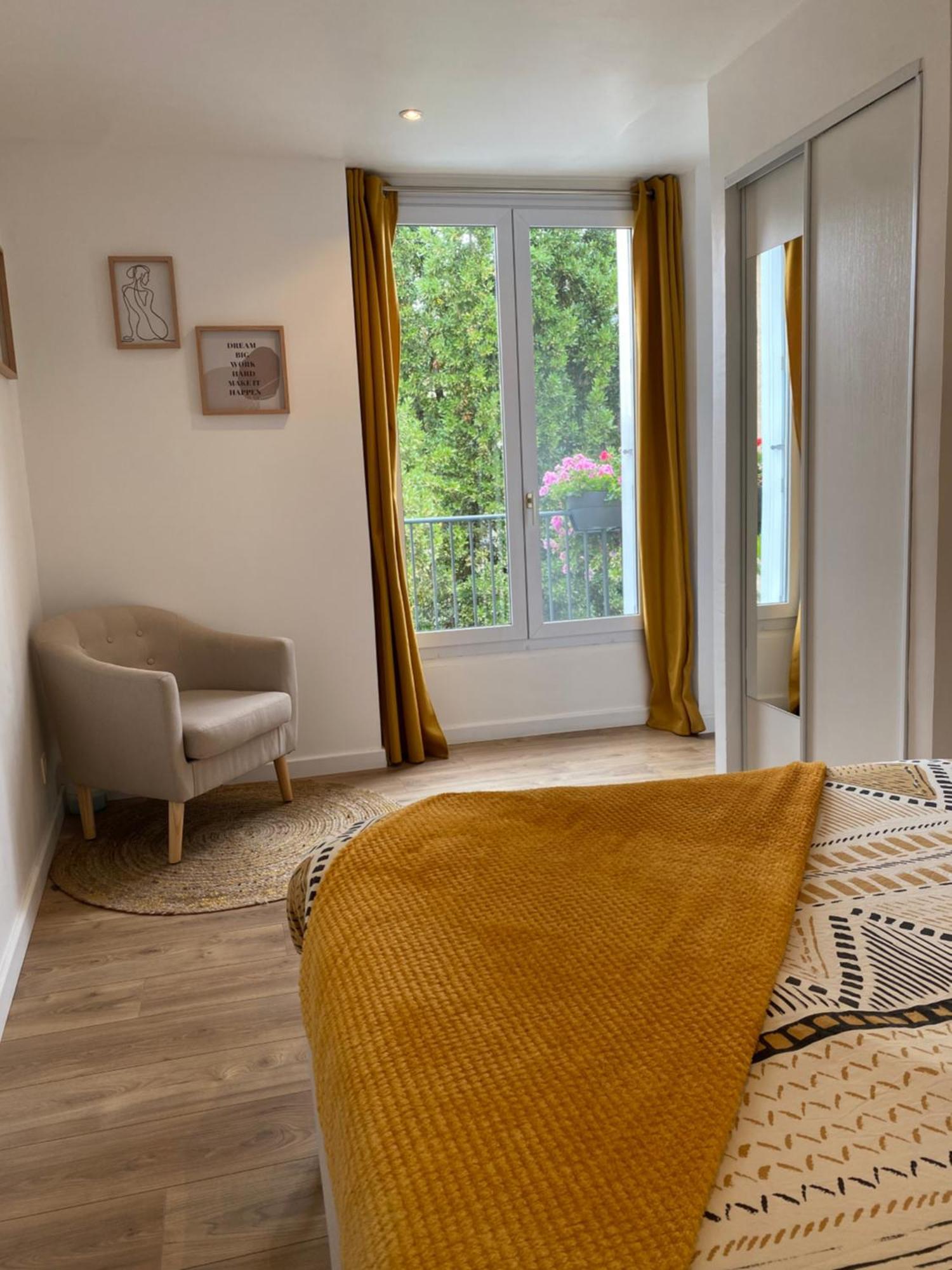• Bel Appartement - Centre Historique De Poitiers Bagian luar foto